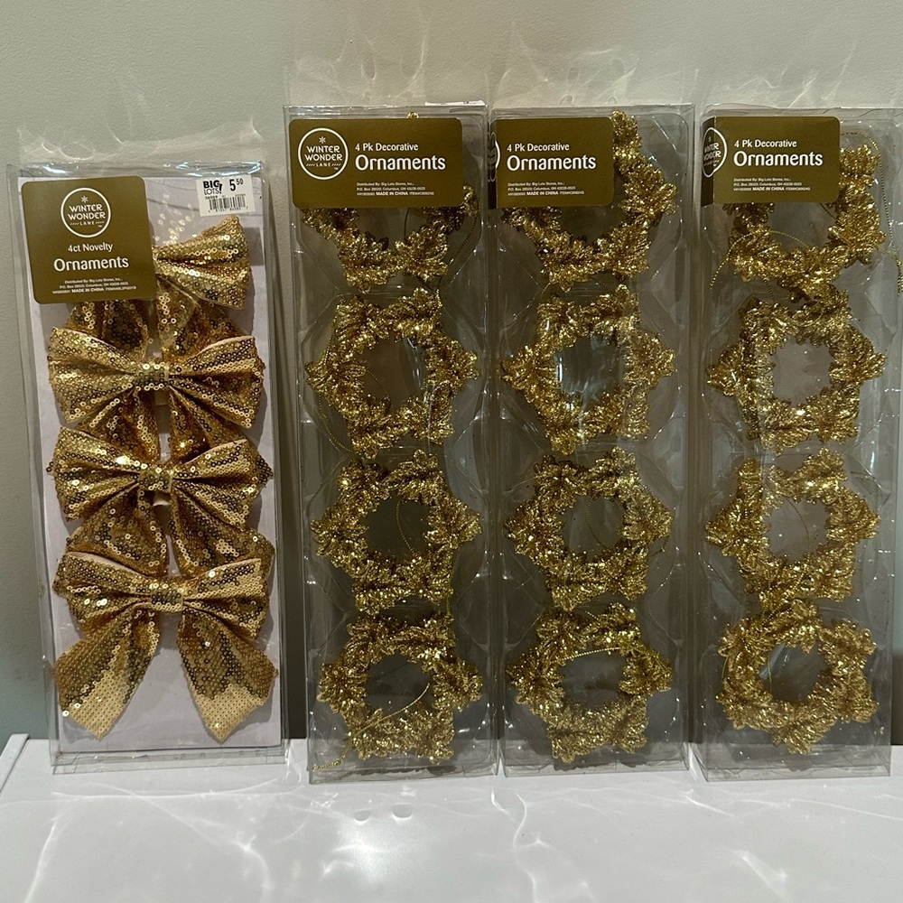 🌸NEW 16 Pieces Gold Glitters Ornaments With Tags.
